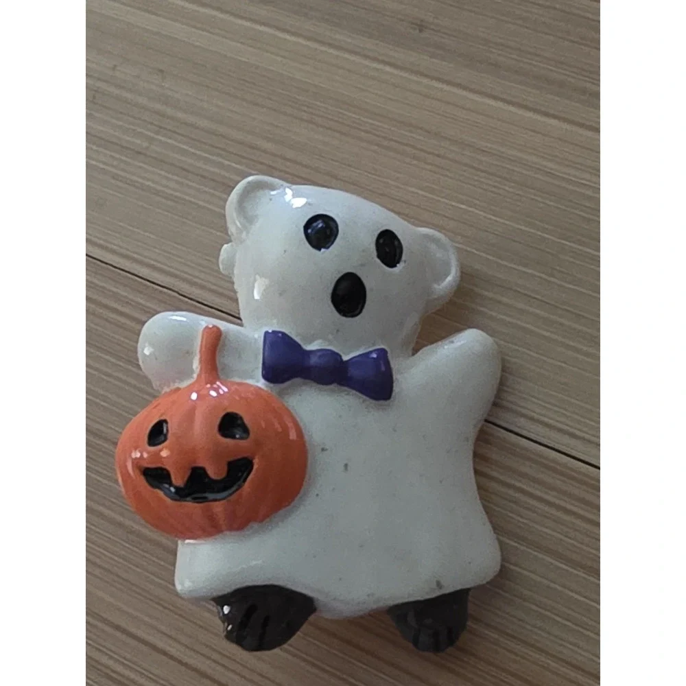Ghost With Bow Tie Holding Jack O' Lantern Bucket Brooch/pin